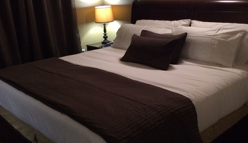 Premium Suite, 1 King Bed, Kitchenette