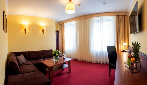 Deluxe Suite