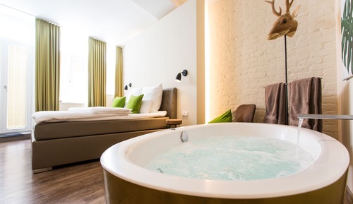 Deluxe Double Room, 1 King Bed, Non Smoking, Hot Tub