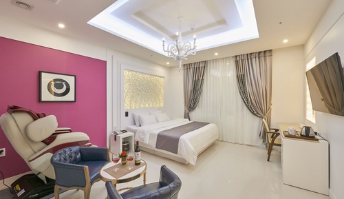 Junior Suite(LG Styler, Massage Chair)