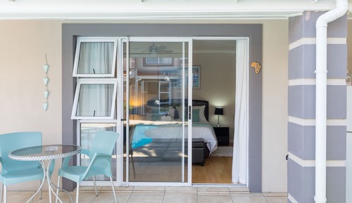 Superior Room, 1 Bedroom (Pool Facing Queen)