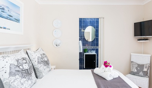 Standard Room, 1 Bedroom (Pool Facing Double)