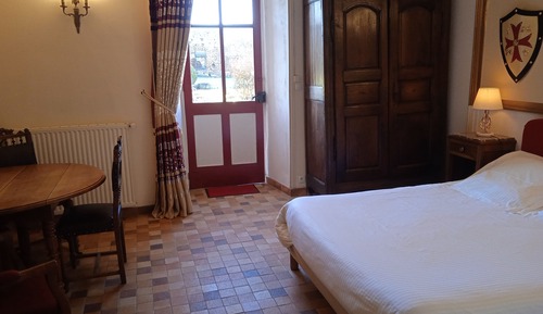 Double Room (Jean Ysoré)