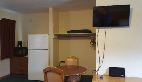 Standard Room, 2 Queens and 1 Full Bed 