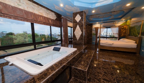 Honeymoon Studio Suite