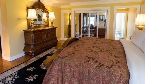Luxury Double Room, Ensuite, Harbor View (The Royal)