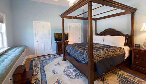 Luxury Double Room, Ensuite, Harbor View (The Ambassador)