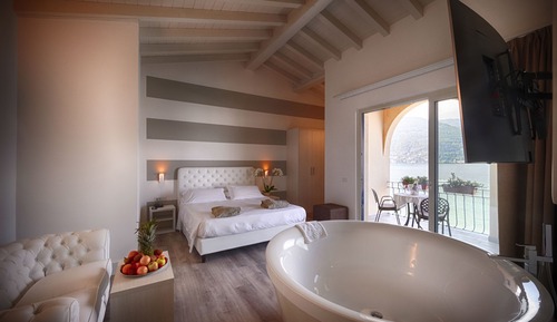 Suite, Balcony, Lake View