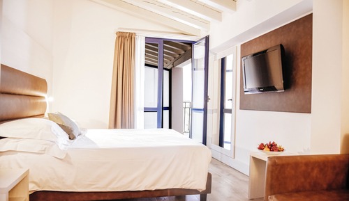 Superior Double or Twin Room, Partial Lake View