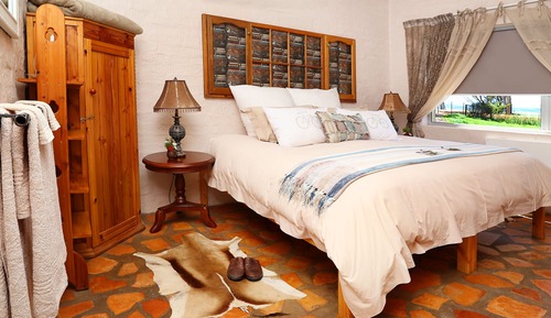 Denham Bustard Family Cottage
