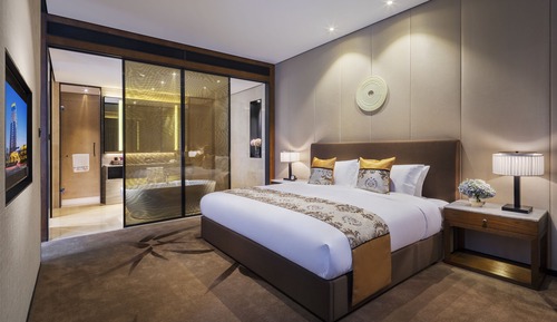 Executive Suite, 1 King Bed, Smoking