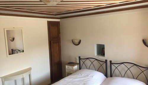 Standard Twin Room with Mountain View
