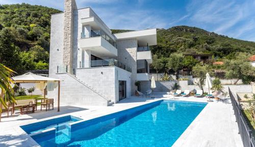 Deluxe Villa