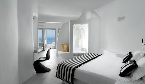 Tholos Honeymoon Suite with Private Outdoor Hot Tub and Caldera View