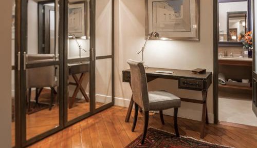 Deluxe King Suite