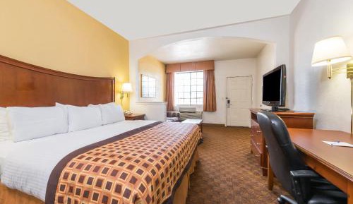 Deluxe King Suite