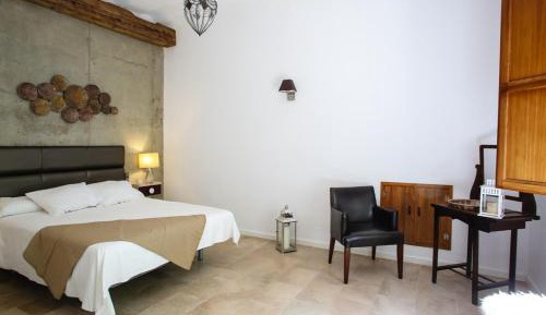 Deluxe Double Room (2 Adults + 1 Child)