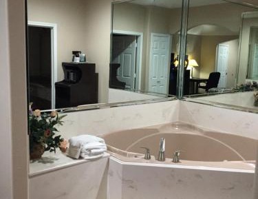 King Suite with Spa Bath