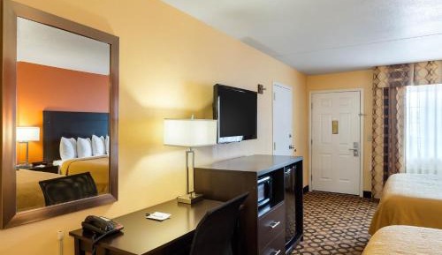 Queen Room with Two Queen Beds - Smoking