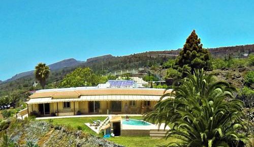 Apartment with Pool View 