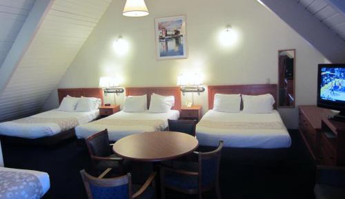 3 Queens and 1 Single - Nonsmoking