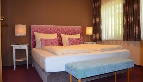 Two-Bedroom Apartment with direct Lake View