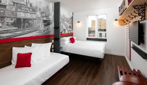 Queen Room with Day Bed