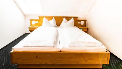 Two-Bedroom Apartment (4-6 Adults)