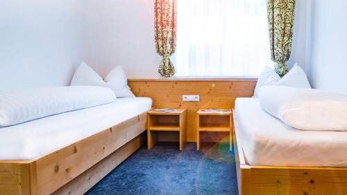Two-Bedroom Apartment with Balcony - Annex
