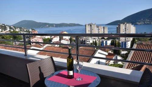 Apartment - Split Level with Sea View