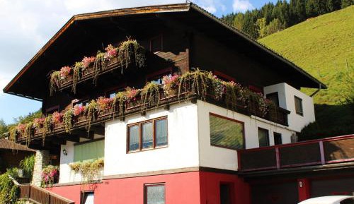 One-Bedroom Apartment with Balcony