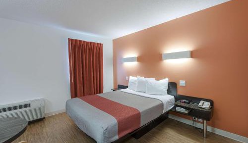 Queen Room - Disability Access - Non-Smoking