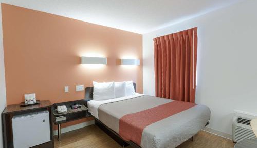 Deluxe King Room - Non-Smoking