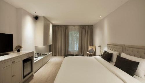 Deluxe Room - King Bed