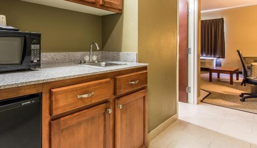 King Suite - Non-Smoking