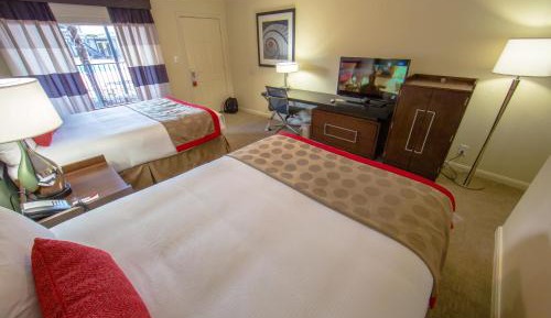 Queen Room - Two Queen Beds Pool View Non Smoking