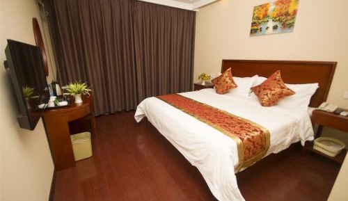 Deluxe Queen Room
