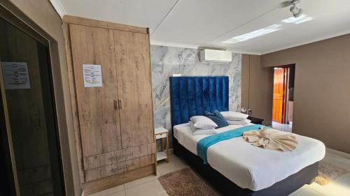 Twin Room with Bathroom