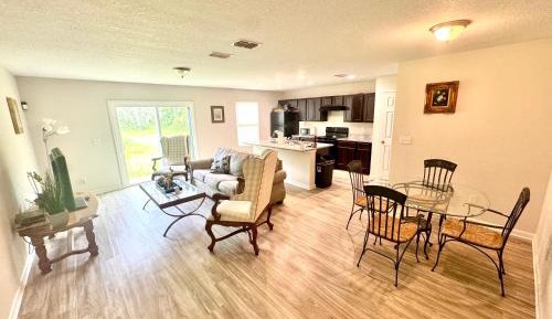 Queen Room with Shared Bathroom