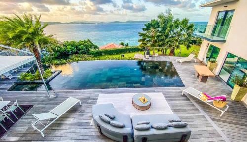 Three-Bedroom Holiday Home 