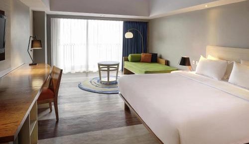 Grand Deluxe King Room with Balcony and Sea View