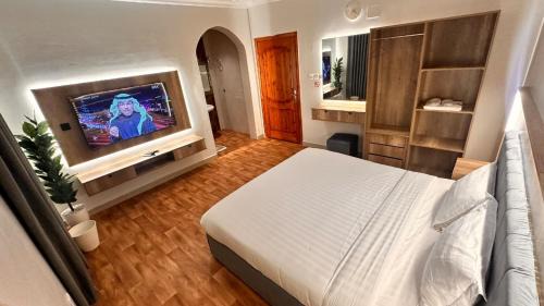 Three-Bedroom Apartment with Balcony