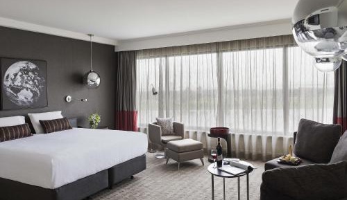 Deluxe King Room - Lake View