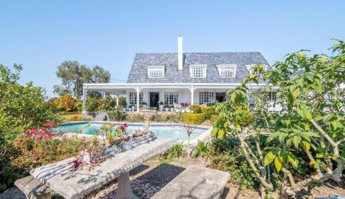 One-Bedroom Apartment with Pool View