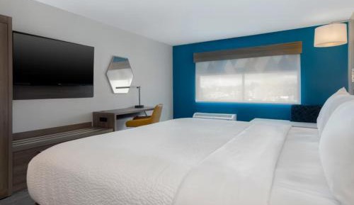 Standard King Room with Mobility Accessible Roll-In Shower