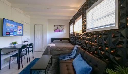 Studio Apartment with Queen Bed