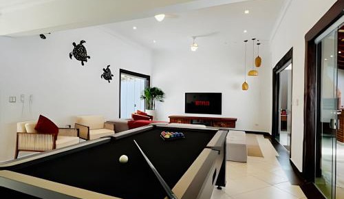 Four-Bedroom Deluxe Apartment