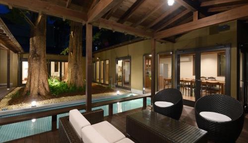 Villa with Garden View