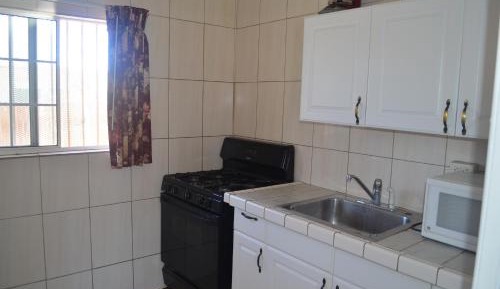 Deluxe King Room with Kitchenette - Nonsmoking 