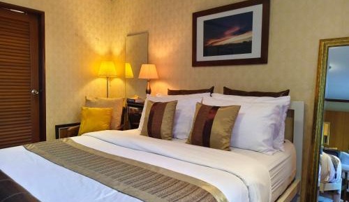 Deluxe Family Room